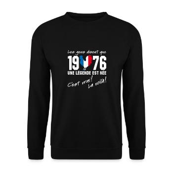 Né en 1976 - Coq aux couleurs françaises - Sweat-shirt Unisexe - noir - Devant - Alina (178cm) & Michal (187cm)