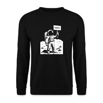 Astronaut on the moon holding a sign - Unisex Pullover - Schwarz - Vorne - Alina (178cm) & Michal (187cm)