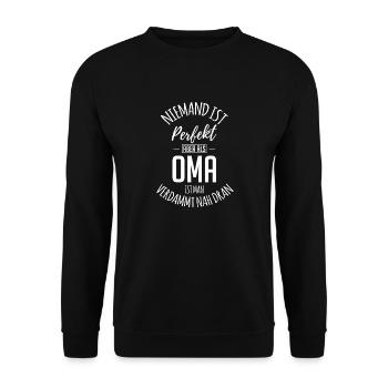 Oma ist perfekt - Unisex Pullover - Schwarz - Vorne - Alina (178cm) & Michal (187cm)