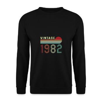 1982 Jahrgang geboren Vintage Geburtstag Retro - Unisex Pullover - Schwarz - Vorne - Alina (178cm) & Michal (187cm)