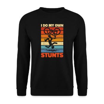 I Do My Own Stunts - Lustiges Tollpatsch Geschenk - Unisex Pullover - Schwarz - Vorne - Alina (178cm) & Michal (187cm)