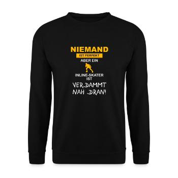 Niemand ist perfekt aber ein Inline-Skater ist nah - Unisex Pullover - Schwarz - Vorne - Alina (178cm) & Michal (187cm)