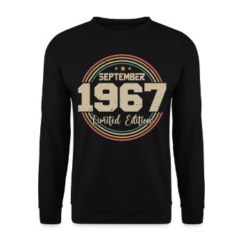 Cadeau Septembre 1967 September Birthday Gift 1967 - Sweat-shirt Unisexe - noir - Devant - Alina (178cm) & Michal (187cm)