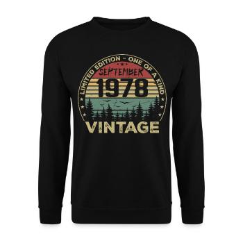 September 1978 Vintage Birthday Gift 1978 - Unisex Sweatshirt - black - Front - Alina (178cm) & Michal (187cm)