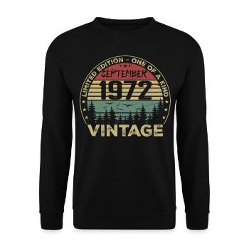 September 1972 Vintage Geburtstagsgeschenk 1972 - Unisex Pullover - Schwarz - Vorne - Alina (178cm) & Michal (187cm)