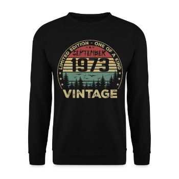 September 1973 Vintage Birthday Gift 1973 - Unisex Sweatshirt - black - Front - Alina (178cm) & Michal (187cm)