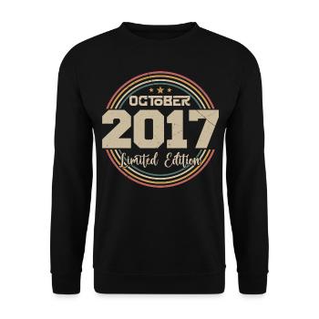 Né en octobre 2017 Retro Anniversaire Octobre 2017 - Sweat-shirt Unisexe - noir - Devant - Alina (178cm) & Michal (187cm)