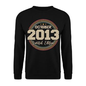 Né en octobre 2013 Retro Anniversaire Octobre 2013 - Sweat-shirt Unisexe - noir - Devant - Alina (178cm) & Michal (187cm)