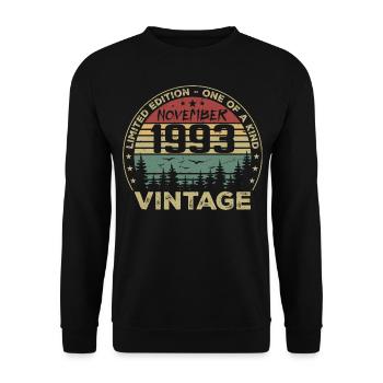 November 1993 Vintage Geschenk - Geboren im November 1993 - Unisex Pullover - Schwarz - Vorne - Alina (178cm) & Michal (187cm)