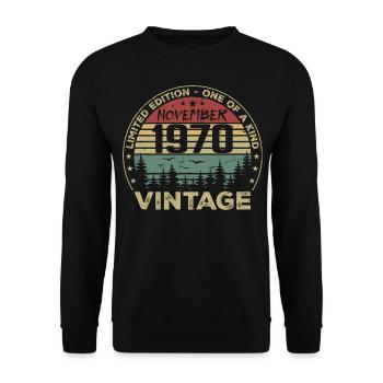 November 1970 Vintage Geschenk - Geboren im November 1970 - Unisex Pullover - Schwarz - Vorne - Alina (178cm) & Michal (187cm)