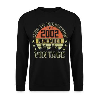 Birthday November 2002 Vintage November Gift - Unisex Sweatshirt - black - Front - Alina (178cm) & Michal (187cm)