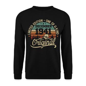 Original 84th Birthday Gift, December 1941 - Unisex Sweatshirt - black - Front - Alina (178cm) & Michal (187cm)