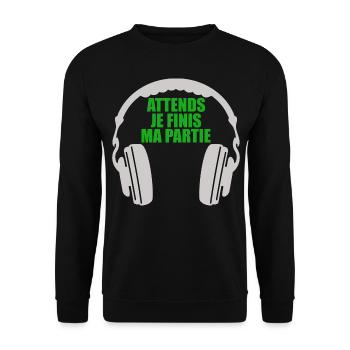 Moment, ich beende mein Gamer Gamer Videospiel - Unisex Pullover - Schwarz - Vorne - Alina (178cm) & Michal (187cm)