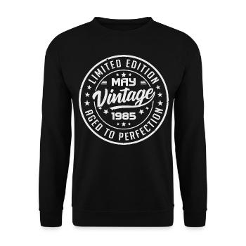 Mai 1985 Geburtstag - Mai 1985 Geschenkidee - Unisex Pullover - Schwarz - Vorne - Alina (178cm) & Michal (187cm)