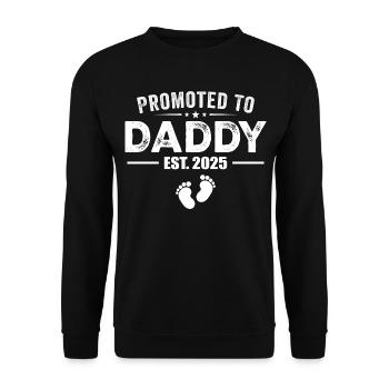 Zum Papa befördert, voraussichtlich 2025. Lustig für den neuen Papa - Unisex Pullover - Schwarz - Vorne - Alina (178cm) & Michal (187cm)
