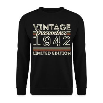 Jahrgang Dezember 1942 - 83. Jubiläum Dezember - Unisex Pullover - Schwarz - Vorne - Alina (178cm) & Michal (187cm)