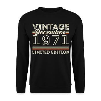 Vintage December 1971 - 54th Anniversary December - Unisex Sweatshirt - black - Front - Alina (178cm) & Michal (187cm)