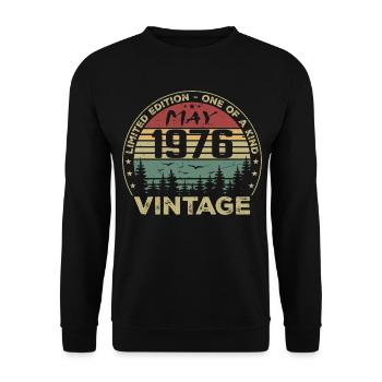 May 1976 May 1976, Vintage May 1976 May 1976 - Unisex Sweatshirt - black - Front - Alina (178cm) & Michal (187cm)