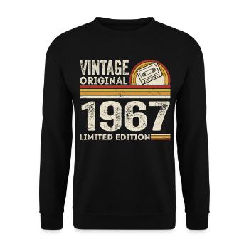Jahrgang 1967 Kassette 1967 - 58. Jubiläum 1967 - Unisex Pullover - Schwarz - Vorne - Alina (178cm) & Michal (187cm)