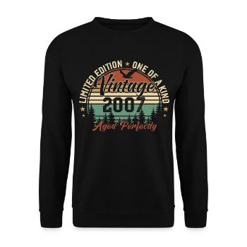 Jahrgang 2007 Retro 2007 Geburtstagsgeschenk 2007 - Unisex Pullover - Schwarz - Vorne - Alina (178cm) & Michal (187cm)