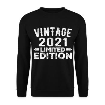 Year of manufacture 2021 Year of birth Year of birth 2021 vintage - Unisex Sweatshirt - black - Front - Alina (178cm) & Michal (187cm)