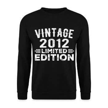 Year of birth 2012 Year of birth 2012 vintage - Unisex Sweatshirt - black - Front - Alina (178cm) & Michal (187cm)