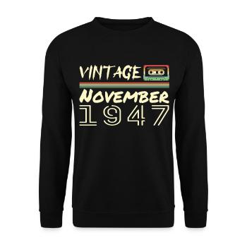 legendär seit November 1947 - November 1947 - Unisex Pullover - Schwarz - Vorne - Alina (178cm) & Michal (187cm)
