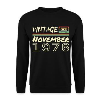 Légendaire Depuis Novembre 1976 - November 1976 - Sweat-shirt Unisexe - noir - Devant - Alina (178cm) & Michal (187cm)
