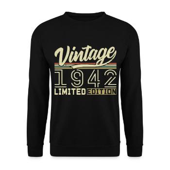 Legend since 1942 Born in 1942 Birthday 82 years old - Unisex Sweatshirt - black - Front - Alina (178cm) & Michal (187cm)