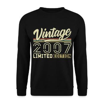Legend since 2007 Born 2007 Birthday 17 years - Unisex Sweatshirt - black - Front - Alina (178cm) & Michal (187cm)