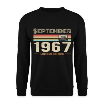 September 1967 Vintage Birthday September 1967 - Unisex Sweatshirt - black - Front - Alina (178cm) & Michal (187cm)