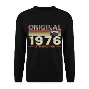 Original 1976 Jahrgang 1976 Retro Geburtstag 1976 - Unisex Pullover - Schwarz - Vorne - Alina (178cm) & Michal (187cm)