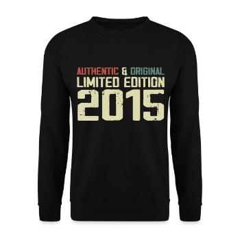 2015 Geburtstagsgeschenk 2015 Jahrgang 2015 Retro - Unisex Pullover - Schwarz - Vorne - Alina (178cm) & Michal (187cm)