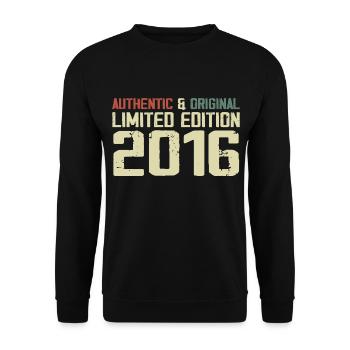 2016 Geburtstagsgeschenk 2016 Jahrgang 2016 Retro - Unisex Pullover - Schwarz - Vorne - Alina (178cm) & Michal (187cm)