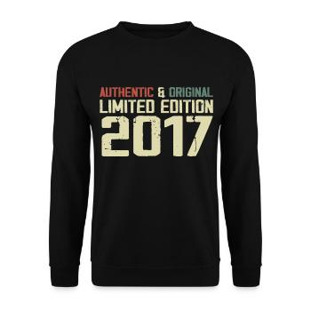 2017 Geburtstagsgeschenk 2017 Jahrgang 2017 Retro - Unisex Pullover - Schwarz - Vorne - Alina (178cm) & Michal (187cm)