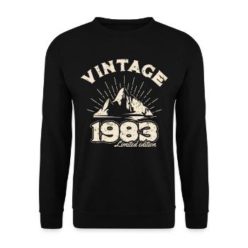 BC 1983 Vintage Limited Edition - Unisex Pullover - Schwarz - Vorne - Alina (178cm) & Michal (187cm)