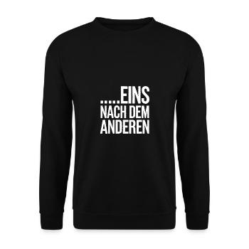 Eins nach dem Anderen der Reihe nach - Unisex Pullover - Schwarz - Vorne - Alina (178cm) & Michal (187cm)