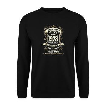 Geboren 1973, Baujahr 1973 Geburtstags Shirt Retro - Unisex Pullover - Schwarz - Vorne - Alina (178cm) & Michal (187cm)