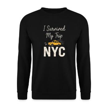 I survived my trip to NYC auf Männer T-Shirt - Unisex Pullover - Schwarz - Vorne - Alina (178cm) & Michal (187cm)
