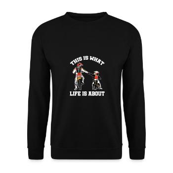 This Is What Life Is About Dirt Bike Riding Motocr - Unisex Pullover - Schwarz - Vorne - Alina (178cm) & Michal (187cm)