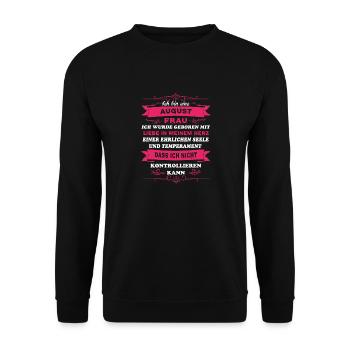 Geschenk Liebe ich bin Frau AUGUST - Unisex Pullover - Schwarz - Vorne - Alina (178cm) & Michal (187cm)