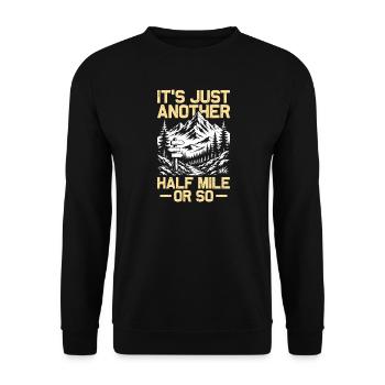 Just another half mile or so Wandern Bergsteigen - Unisex Pullover - Schwarz - Vorne - Alina (178cm) & Michal (187cm)
