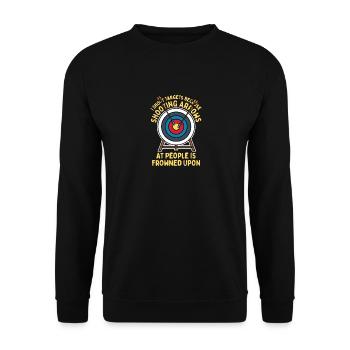 Ich schieße auf Zielscheiben, weil es verpönt ist, - Unisex Pullover - Schwarz - Vorne - Alina (178cm) & Michal (187cm)