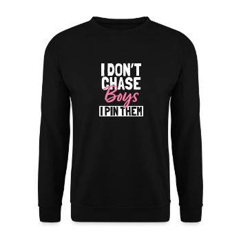Ich jage keine Jungs, ich stecke sie fest - Unisex Pullover - Schwarz - Vorne - Alina (178cm) & Michal (187cm)