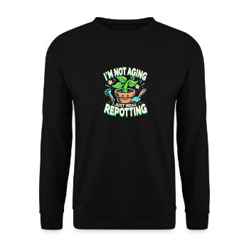 Ich bin nicht alt, ich muss nur umgetopft werden - Unisex Pullover - Schwarz - Vorne - Alina (178cm) & Michal (187cm)