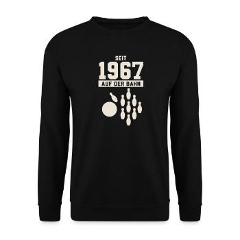 Seit 1967 auf der Bahn – Kegeln Jahrgang 1967 - Unisex Pullover - Schwarz - Vorne - Alina (178cm) & Michal (187cm)