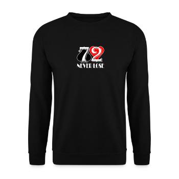 Pokerspruch 72 Never Lose Geschenk - Unisex Pullover - Schwarz - Vorne - Alina (178cm) & Michal (187cm)
