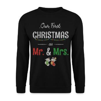 Unser erstes Weihnachtsfest als Mr. und Mrs. Ugly Sweater - Unisex Pullover - Schwarz - Vorne - Alina (178cm) & Michal (187cm)