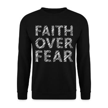 Bronntanas Clóghrafaíochta Faith Over Fear - Unisex Sweatshirt - black - Front - Alina (178cm) & Michal (187cm)