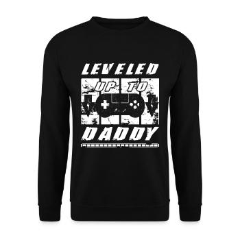 Leveled Up To Daddy Im going to Be A Dad Gift Idea - Unisex Sweatshirt - black - Front - Alina (178cm) & Michal (187cm)
